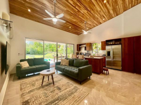 Holiday Villa with Pool in Central Ojochal